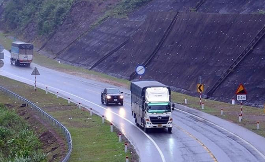 Bất cập trên cao tốc Cam Lộ-La Sơn: Ba việc Bộ GTVT cần làm ngay
